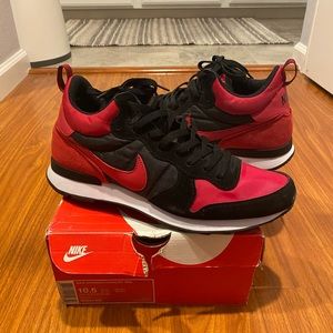 Nike International Mid - Bred